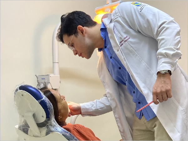 PROJETO VIDA QUE SE RENOVA PROMOVE ORIENTAÇÕES SOBRE HIGIENE BUCAL NO CRAS CATÃO